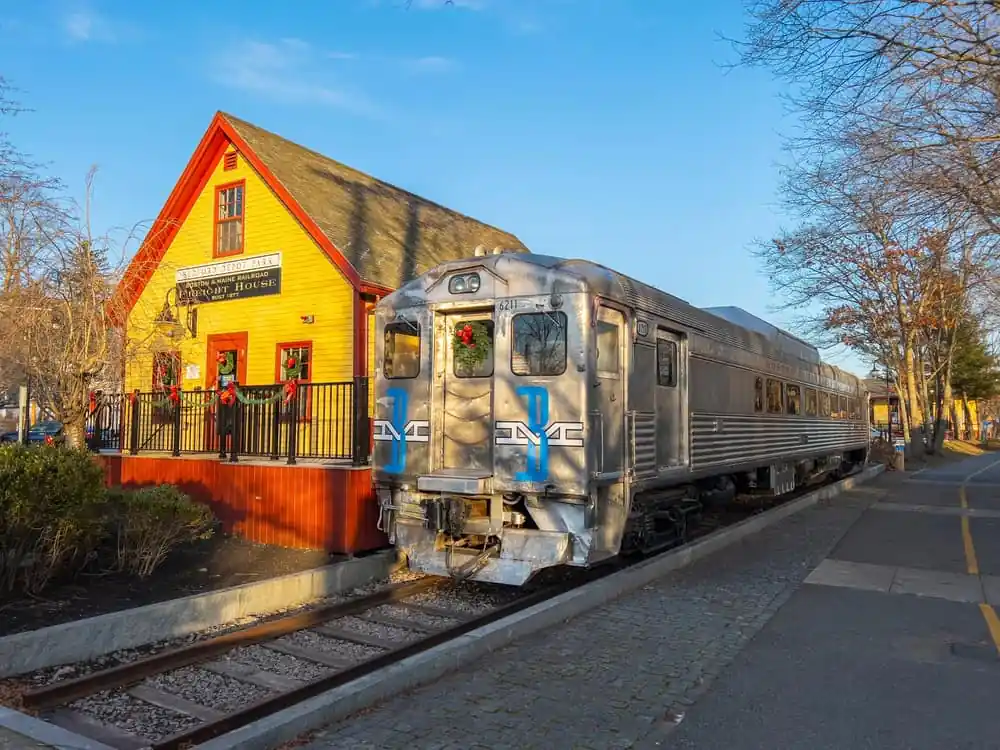 Minuteman Commuter Bikeway and Bedford Freight House