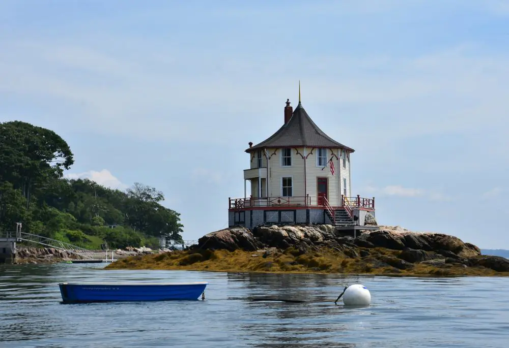 Bustins Island