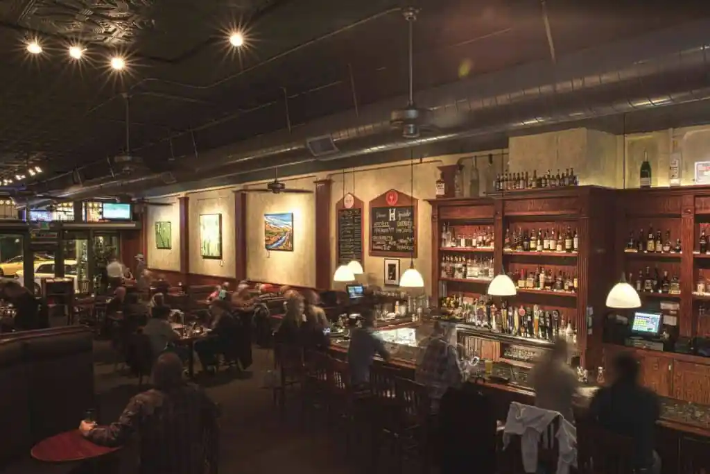 Henryβs Pub