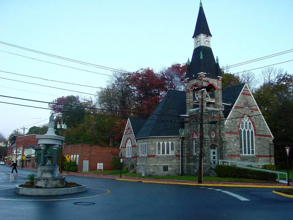 Holt Memorial Fountain
