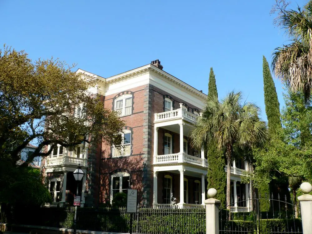 The Calhoun Mansion