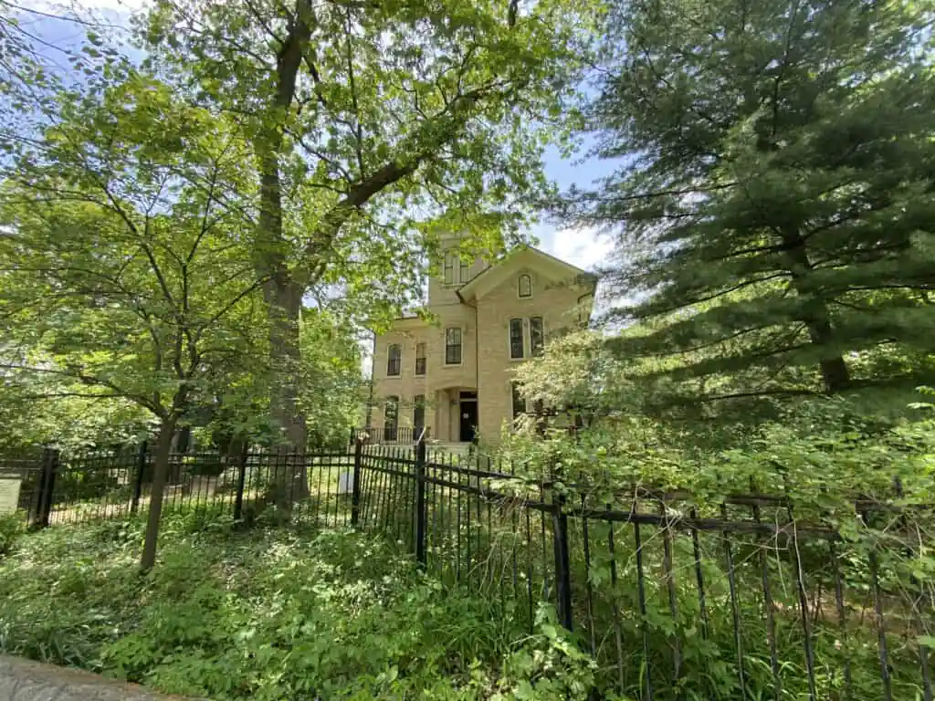 Hal Tyrrell Trailside Museum of Natural History