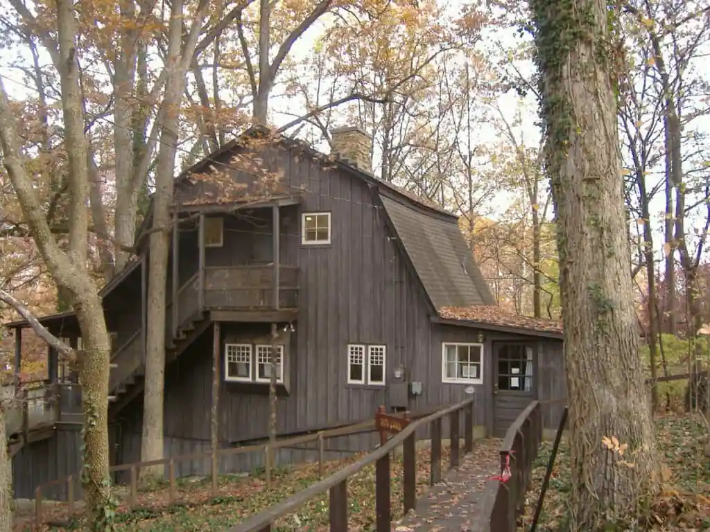 The Little Loomhouse
