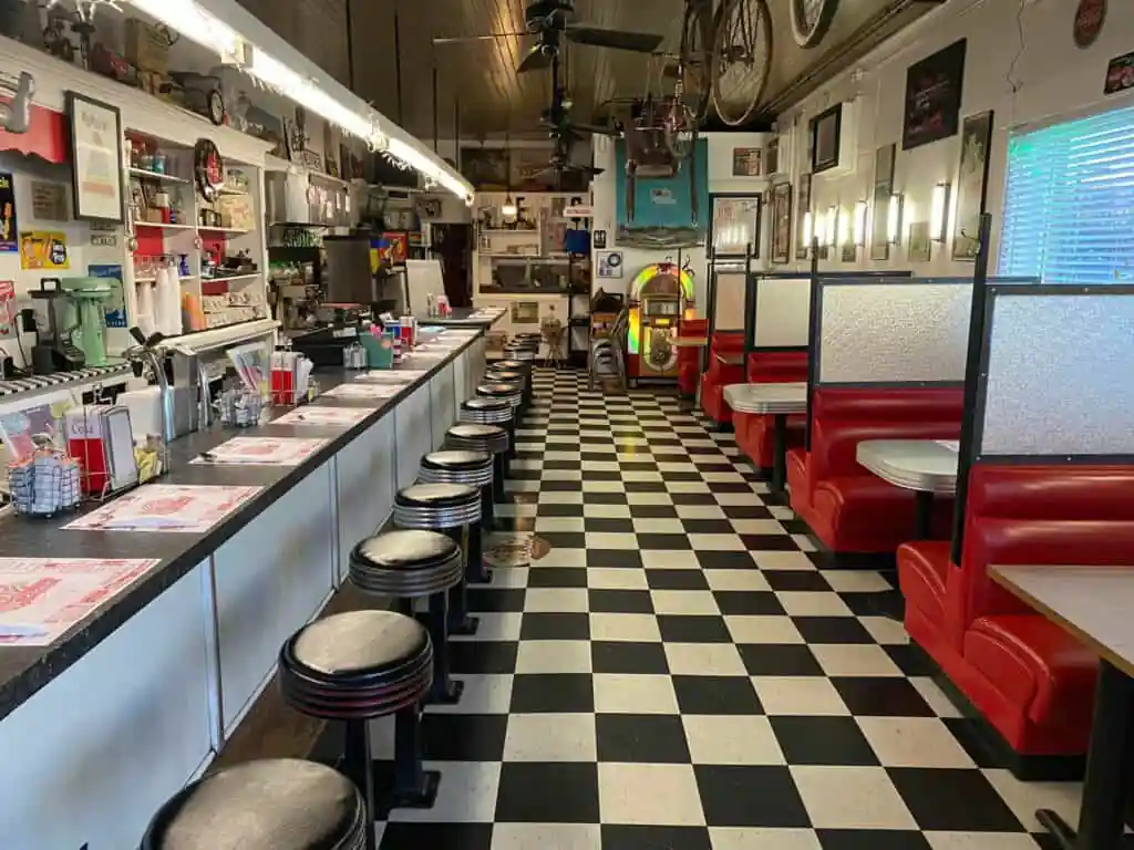 Frannyβs Diner