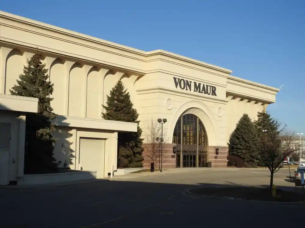 Von Maur Store in Yorktown Center