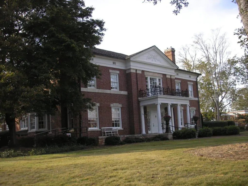 McRitchie-Hollis Museum