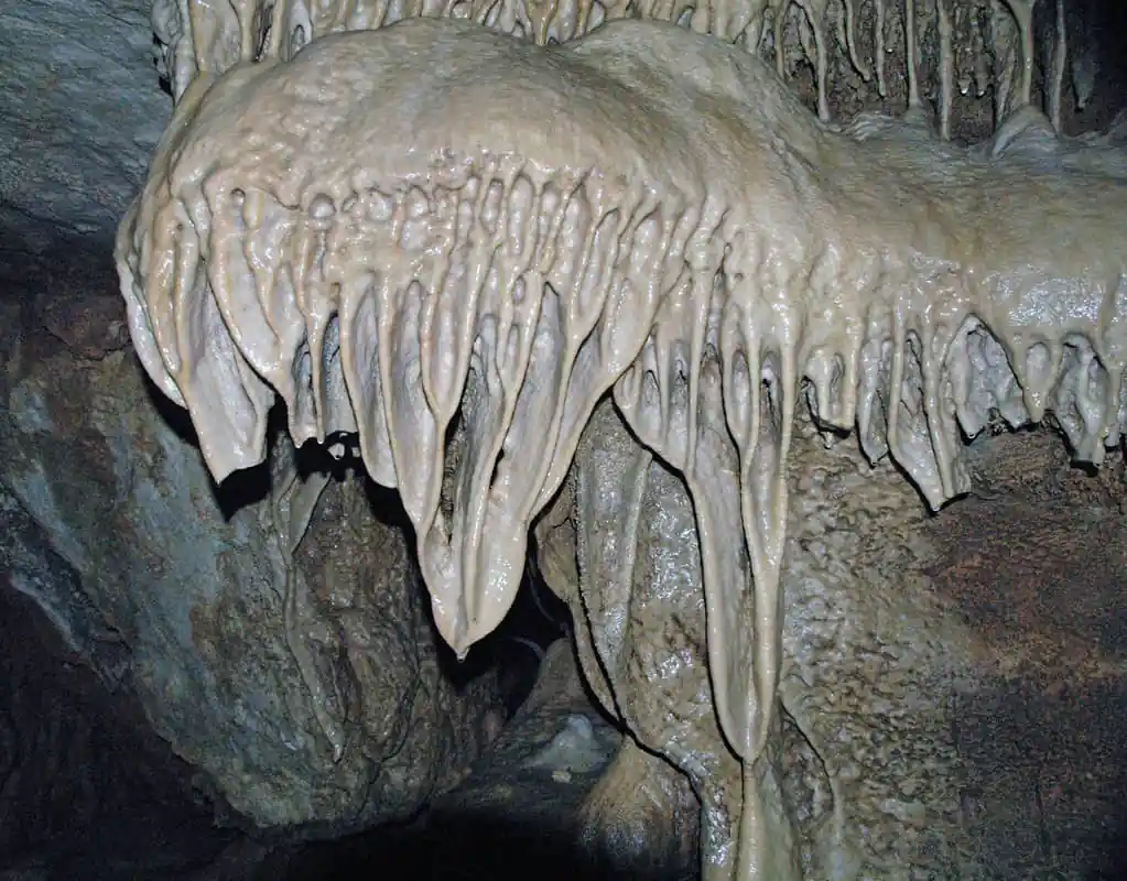 Crystal Onyx Cave