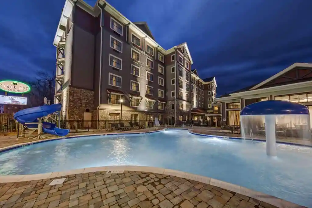 Black Fox Lodge Pigeon Forge, Tapestry Collection By Hilton