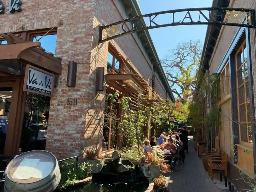 Va de Vi Bistro and Wine Bar