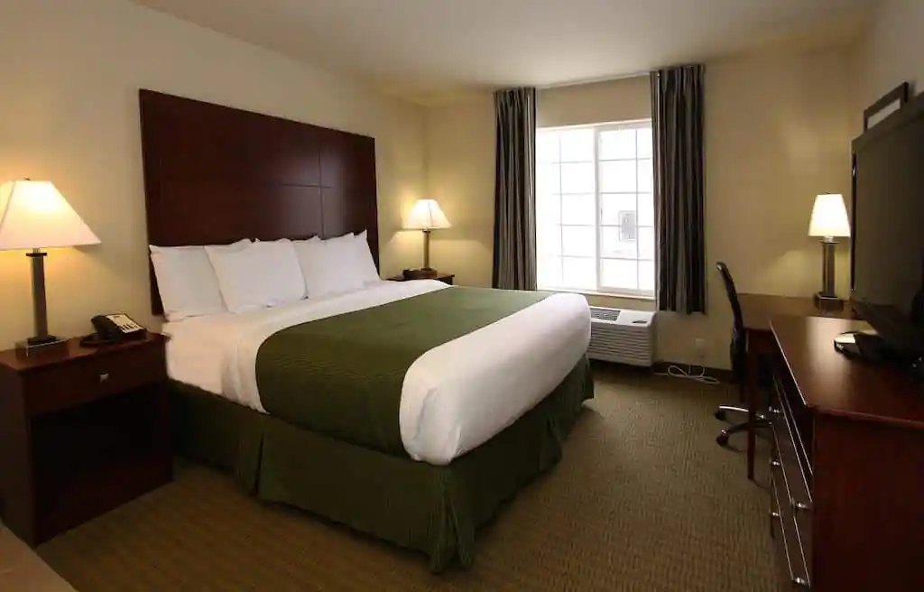 Cobblestone Hotel And Suites