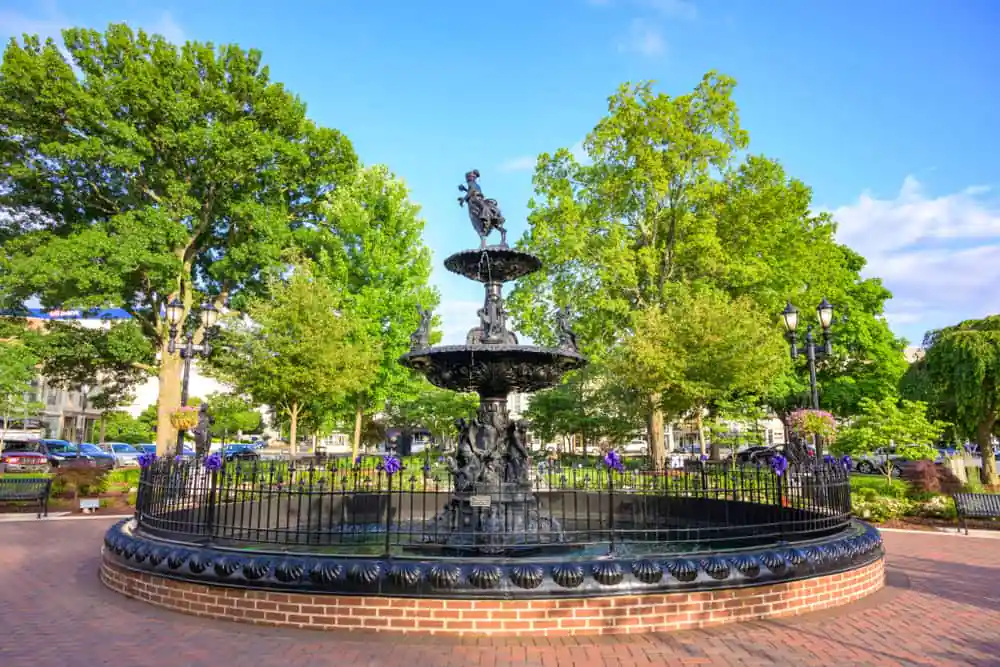Fountain Square Park, Bowling Green