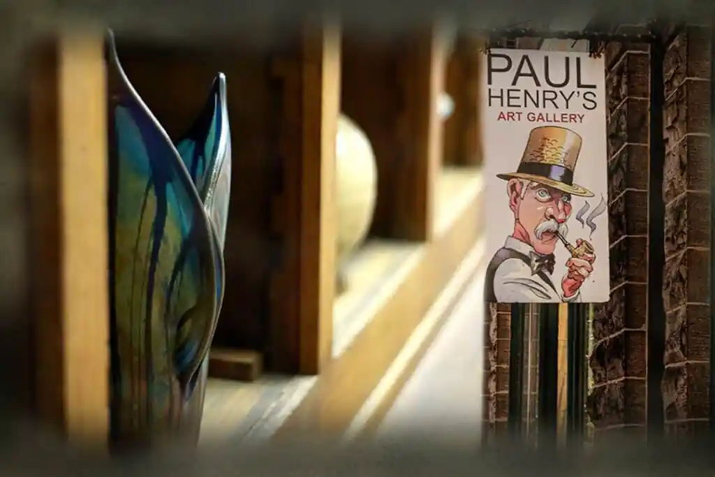 Paul Henryβs Art Gallery