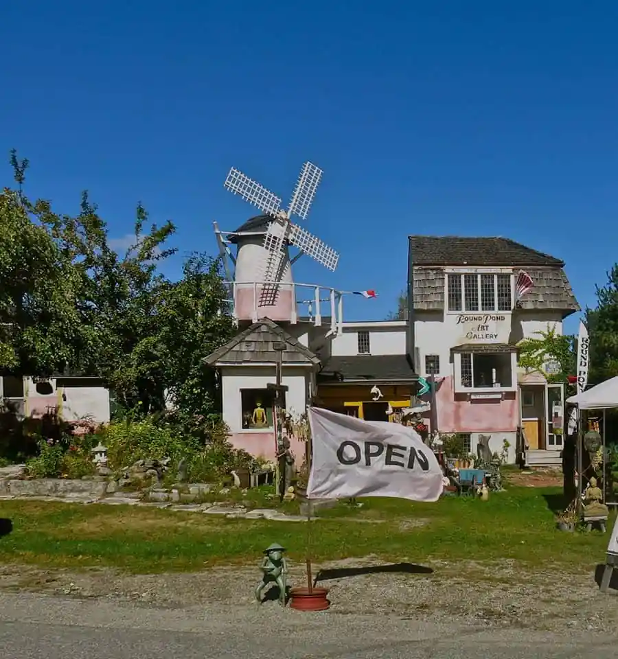 Round Pond Art Gallery And Shoppe