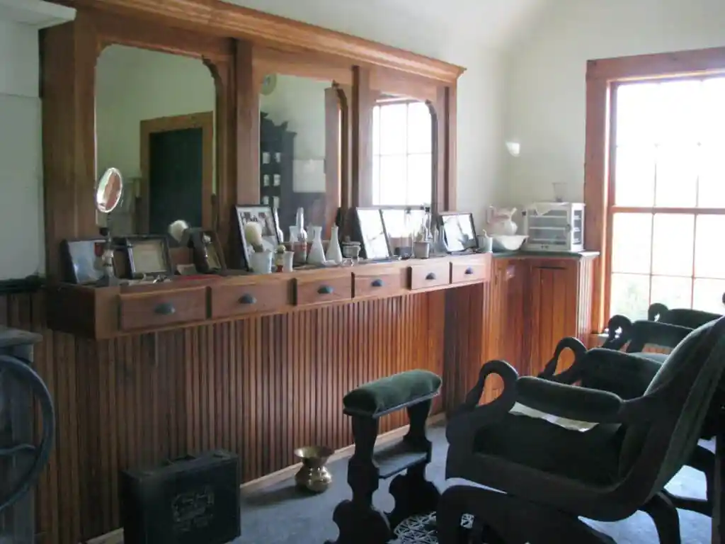 Broad Brook Barber Shop Museum