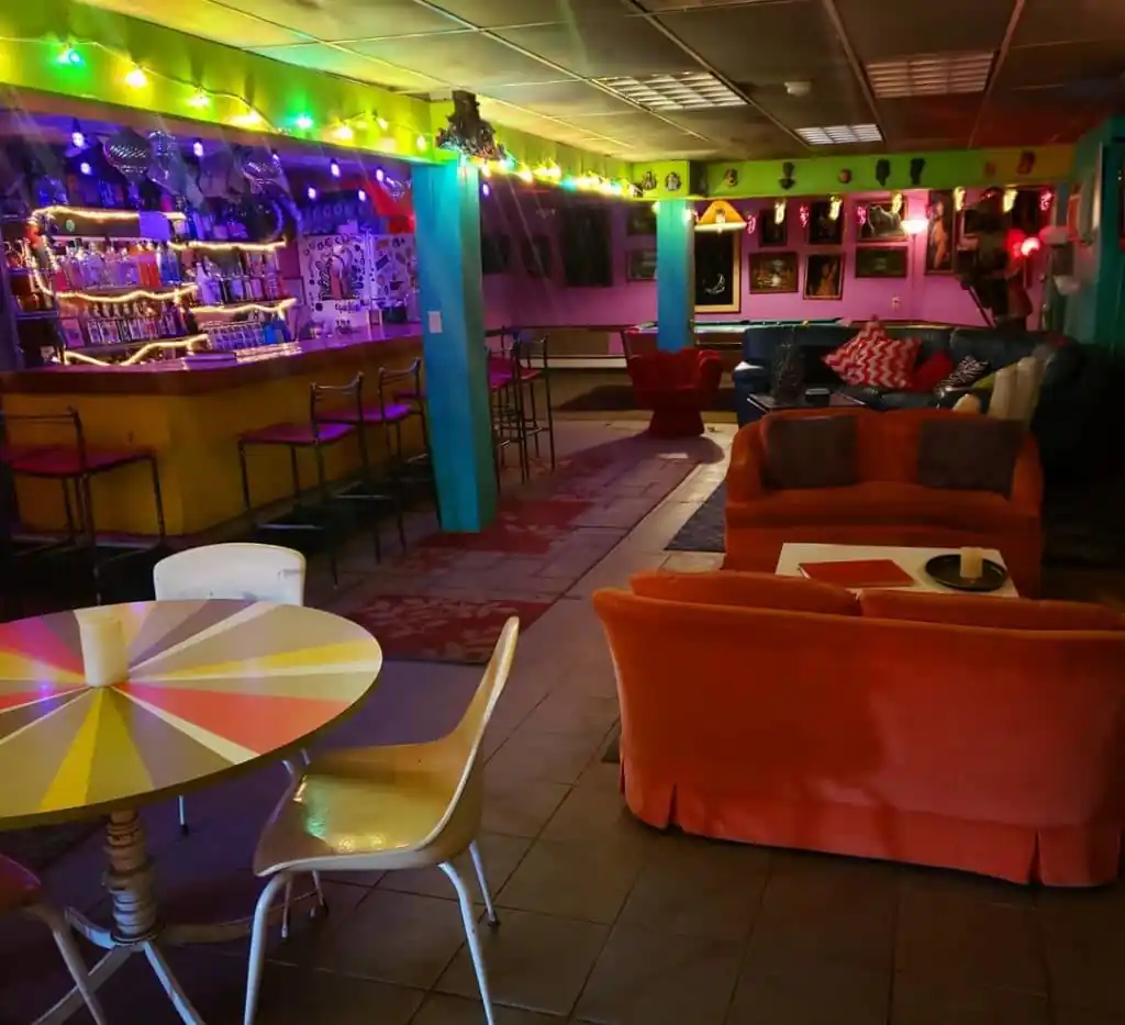 Easy Street Lounge