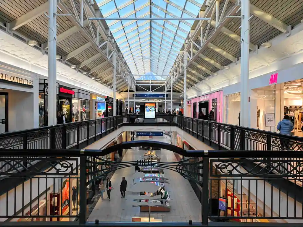 Solomon Pond Mall
