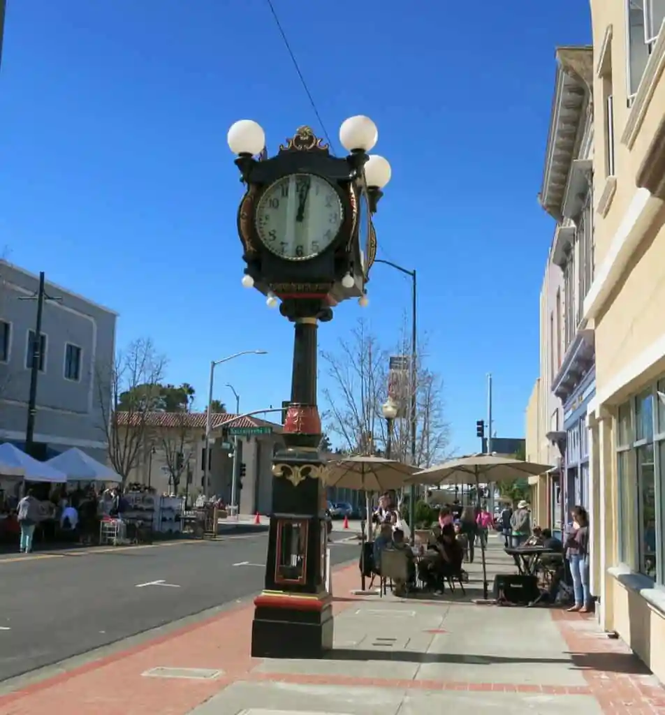 The Alibi Clock