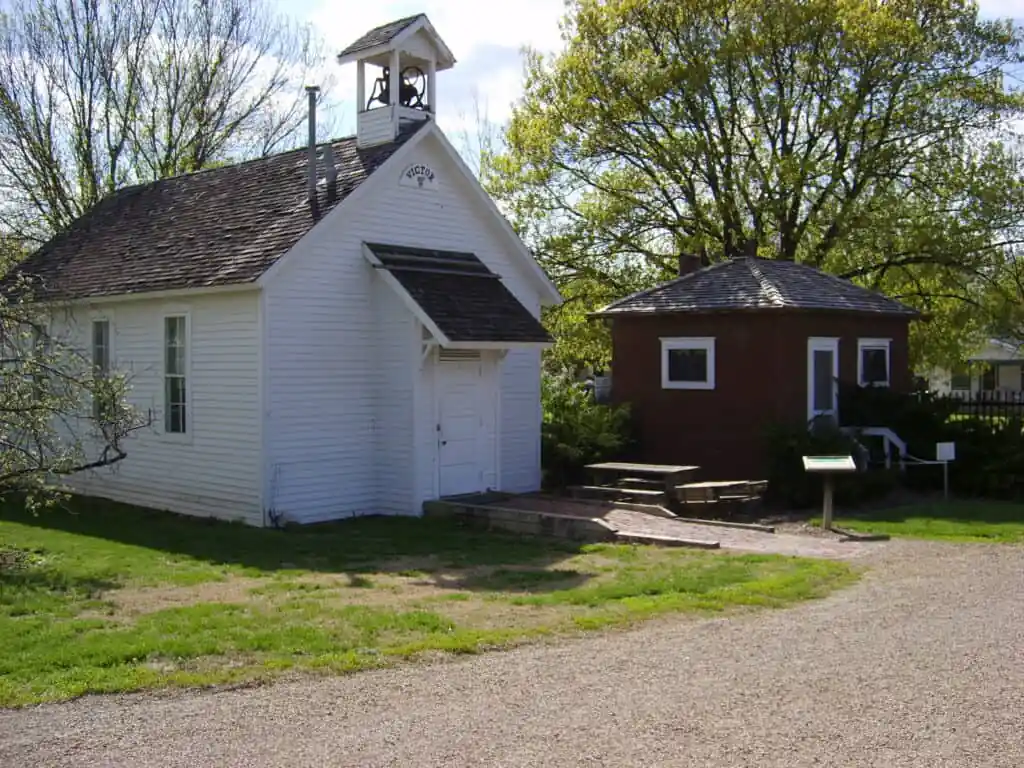 Old Prairie Town, Victor School House