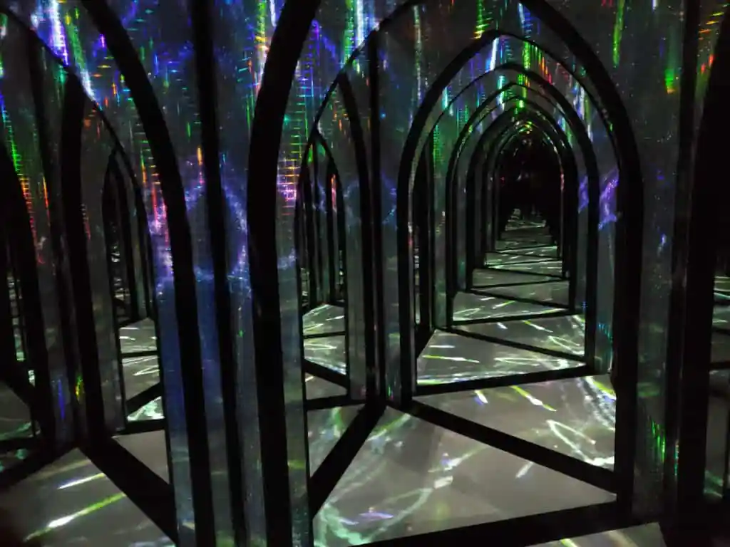 Amazing Mirror Maze