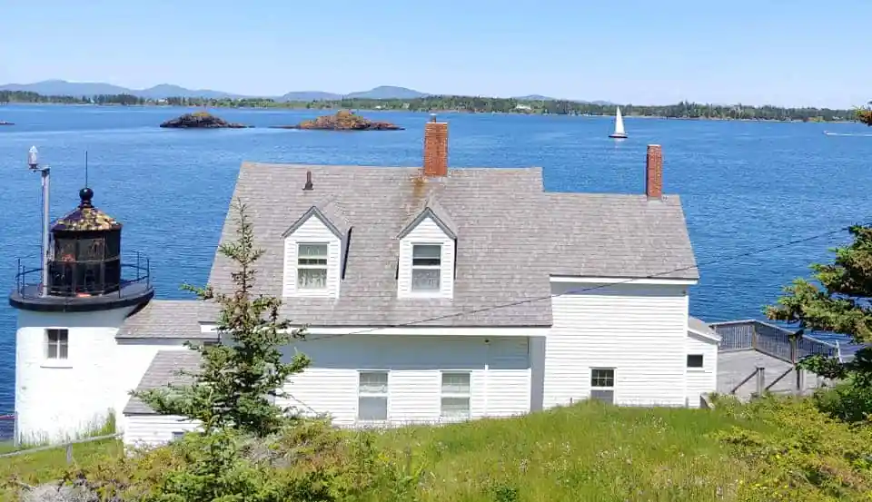 Brown's Head Light